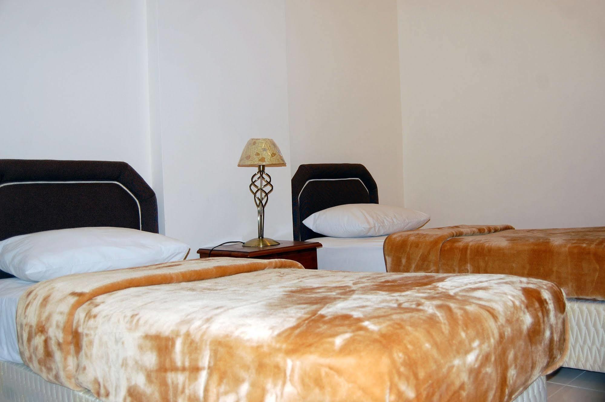 Al Ferdous Hotel Apartment Sharjah Exteriör bild