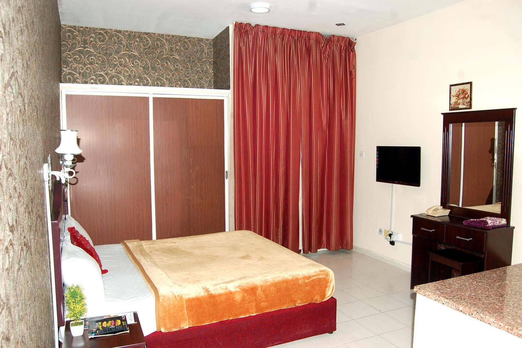 Al Ferdous Hotel Apartment Sharjah Exteriör bild