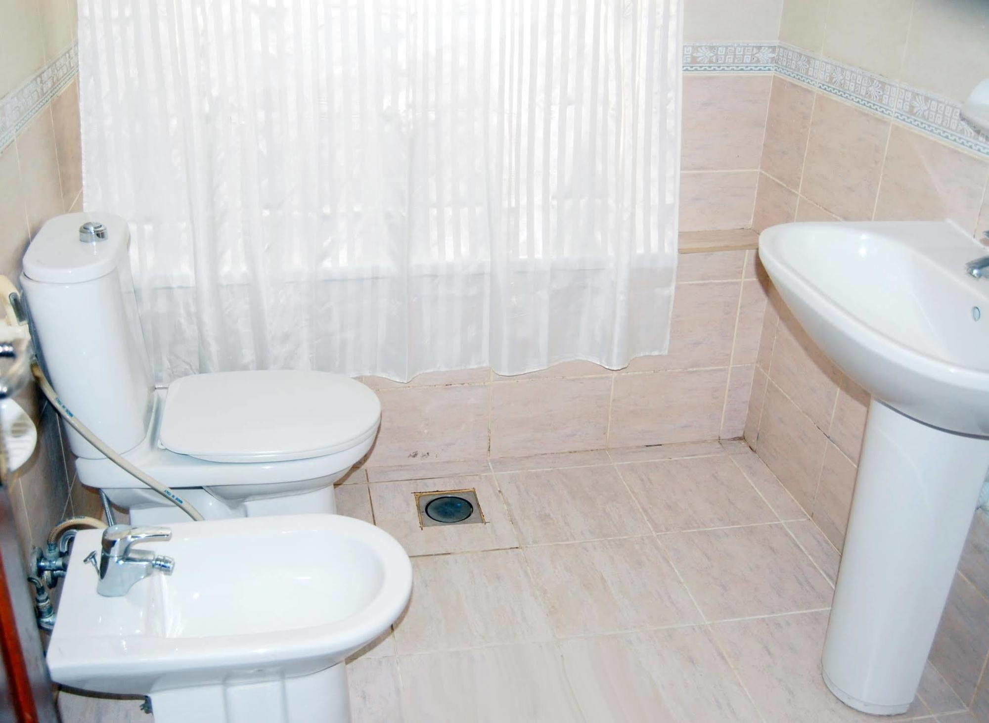Al Ferdous Hotel Apartment Sharjah Exteriör bild