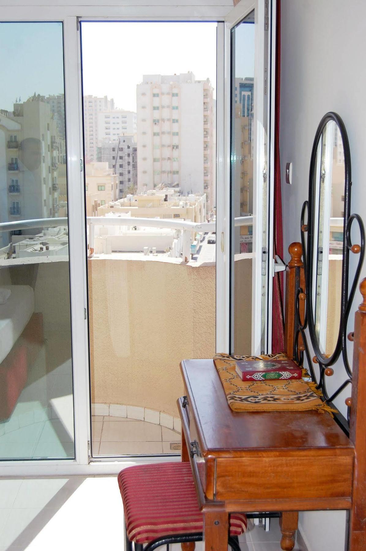 Al Ferdous Hotel Apartment Sharjah Exteriör bild